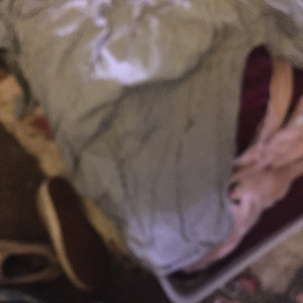 Clothes - Picture 3 of 12